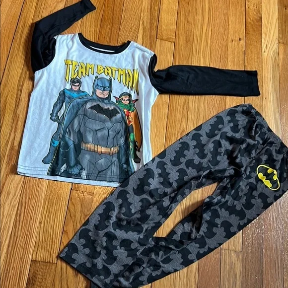 DC Batman super hero pajama set 7-8 yrs old - Picture 1 of 6